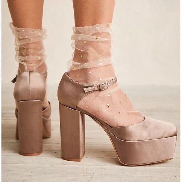 NEW FREE PEOPLE X JEFFREY CAMPBELL EDIE CLOSED PLATFORM PUMPS IN TAUPE - Picture 2 of 5